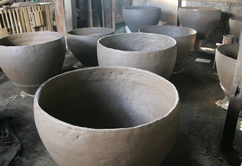 Potting large jars by coiling